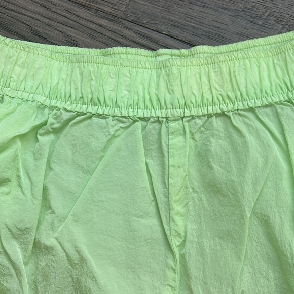 TNA | Aritzia Claremont shorts in fresh mint green - Picture 7 of 13
